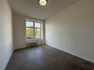PRENÁJOM - OBCHODNÝ PRIESTOR NA FREKVENTOVANEJ ULICI V KOMÁRNE — foto 5
