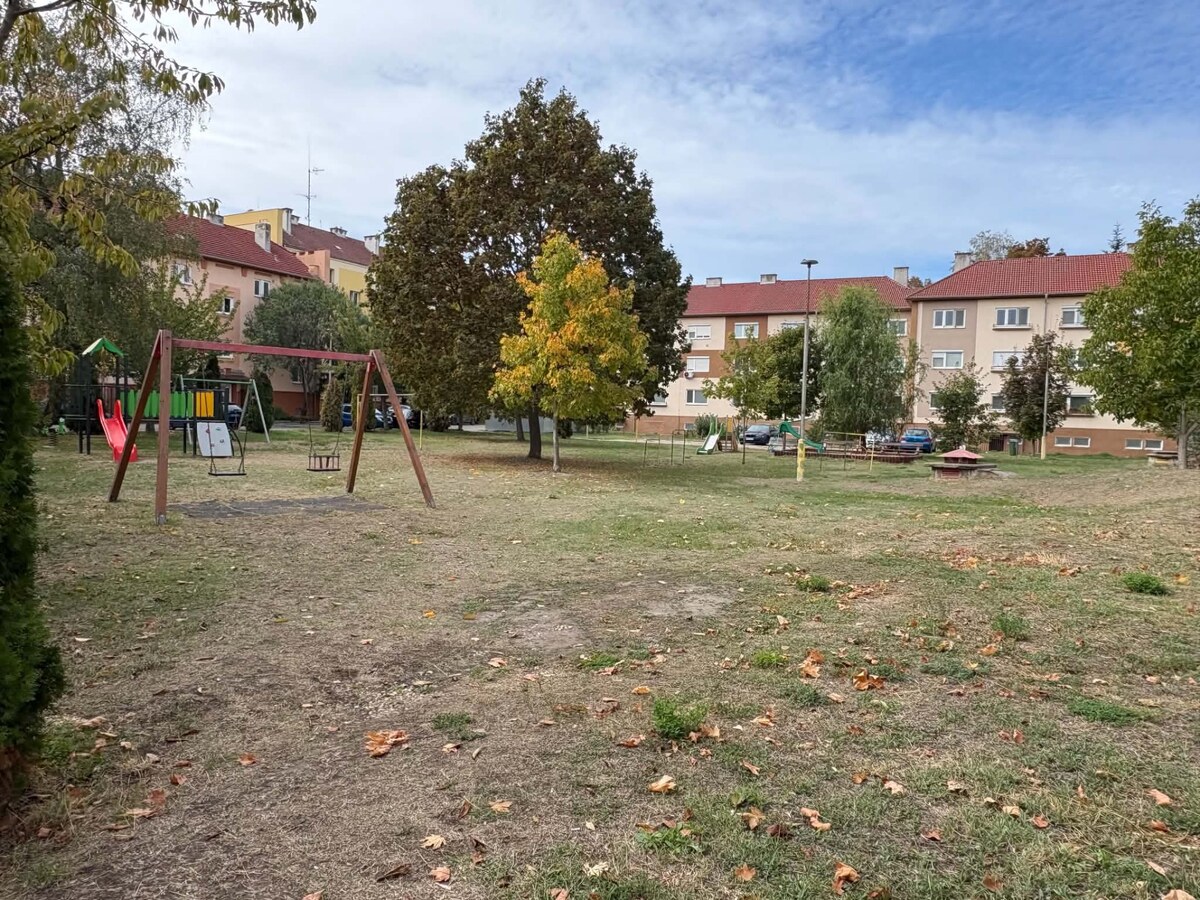 NA PRENÁJOM 2 izbový tehlový byt v príjemnom prostredí Komárna — foto 14