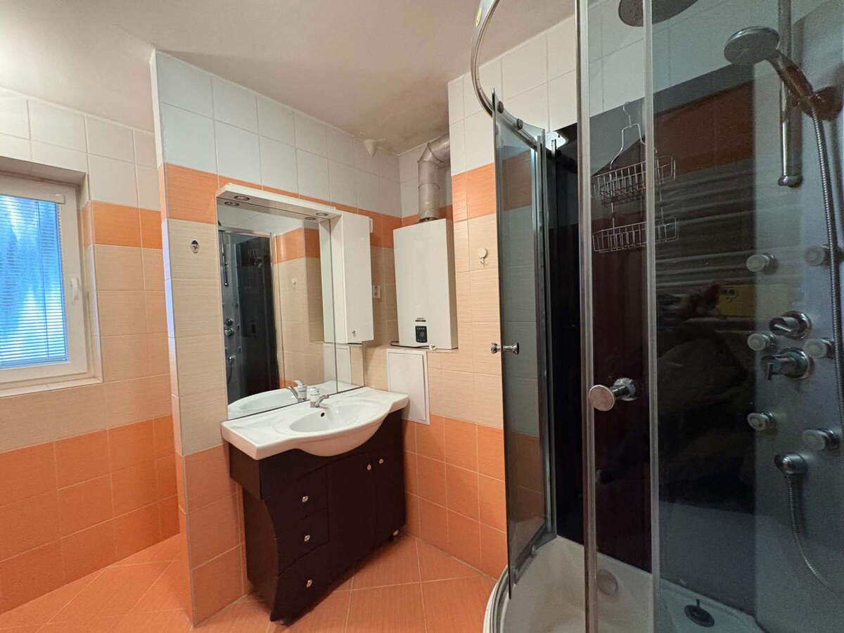 NA PRENÁJOM 2 izbový tehlový byt v príjemnom prostredí Komárna — foto 5