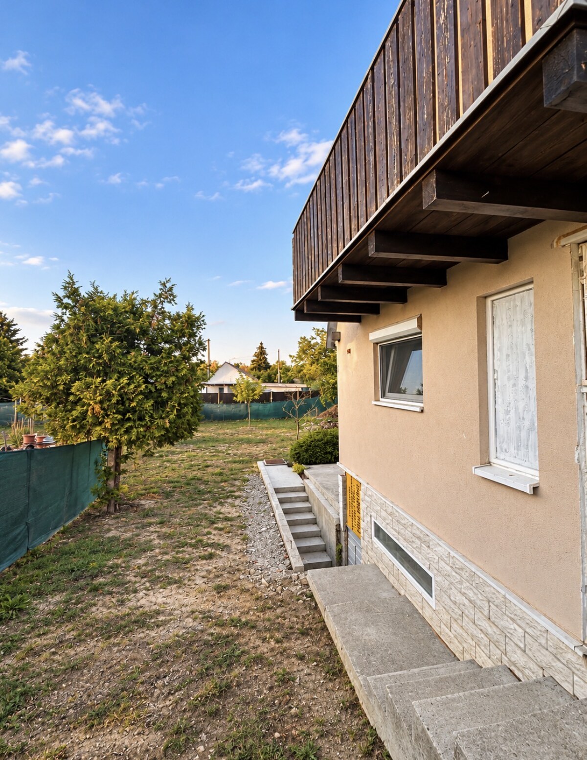 PREDAJ : ZÁHRADA S CHATOU, KOMÁRNO — foto 2