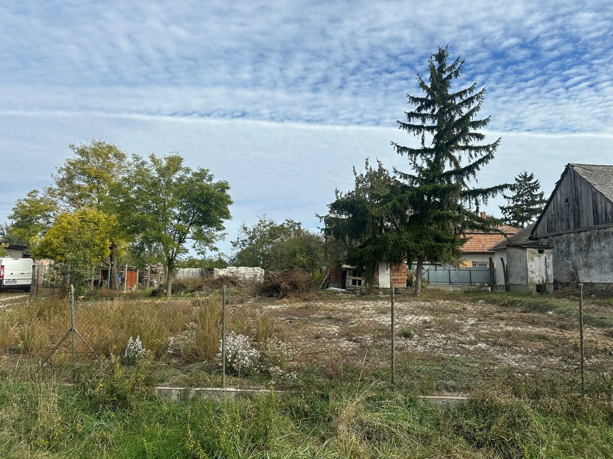 NA PREDAJ STAVEBNÝ POZEMOK V BLÍZKOSTI DUNAJA, VEĽKÉ KOSIHY — foto 4