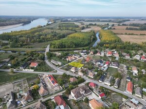 NA PREDAJ STAVEBNÝ POZEMOK V BLÍZKOSTI DUNAJA, VEĽKÉ KOSIHY — foto 1
