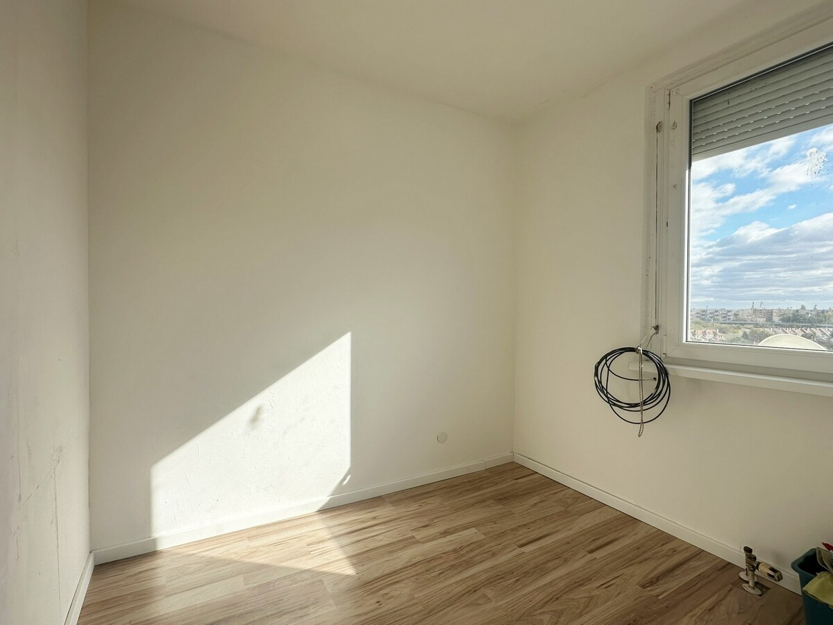 NA PREDAJ ČIASTOČNE ZREKONŠTRUOVANÝ 1 IZBOVÝ BYT, BAURING, KOMÁRNO — foto 3