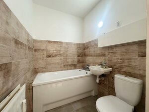 NA PREDAJ ČIASTOČNE ZREKONŠTRUOVANÝ 1 IZBOVÝ BYT, BAURING, KOMÁRNO — foto 4