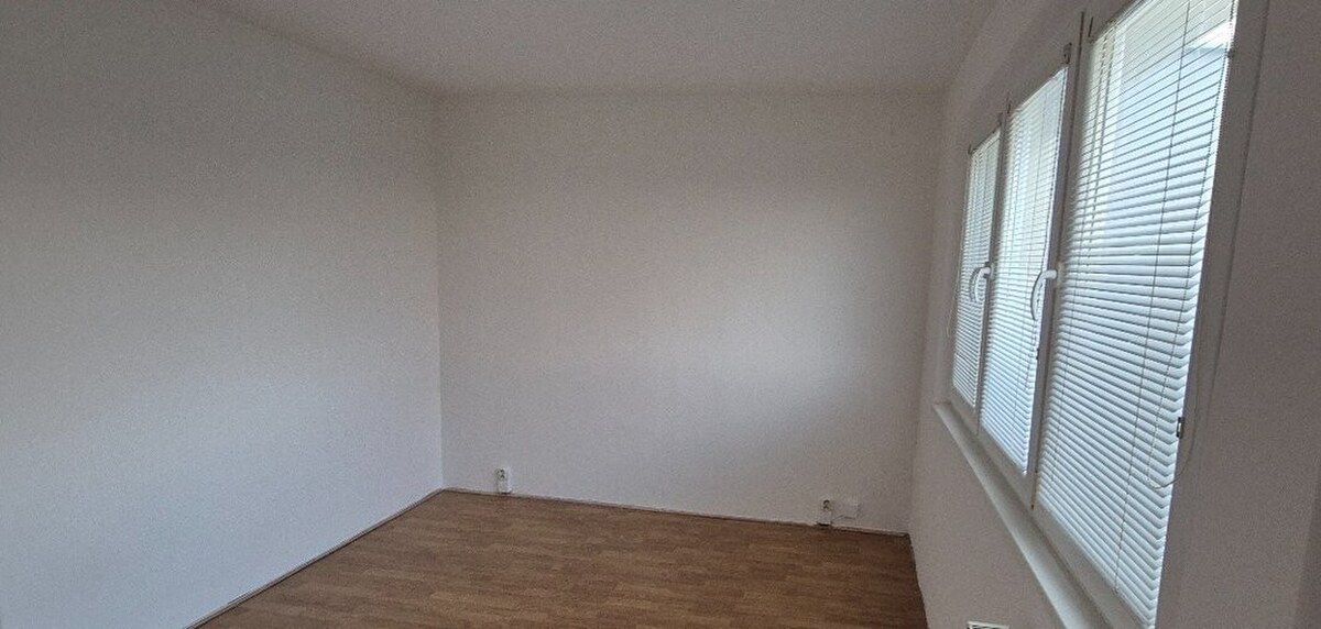 PREDAJ : Útulný 1 izbový byt s krásnym výhľadom blízko centra Komárna — foto 2