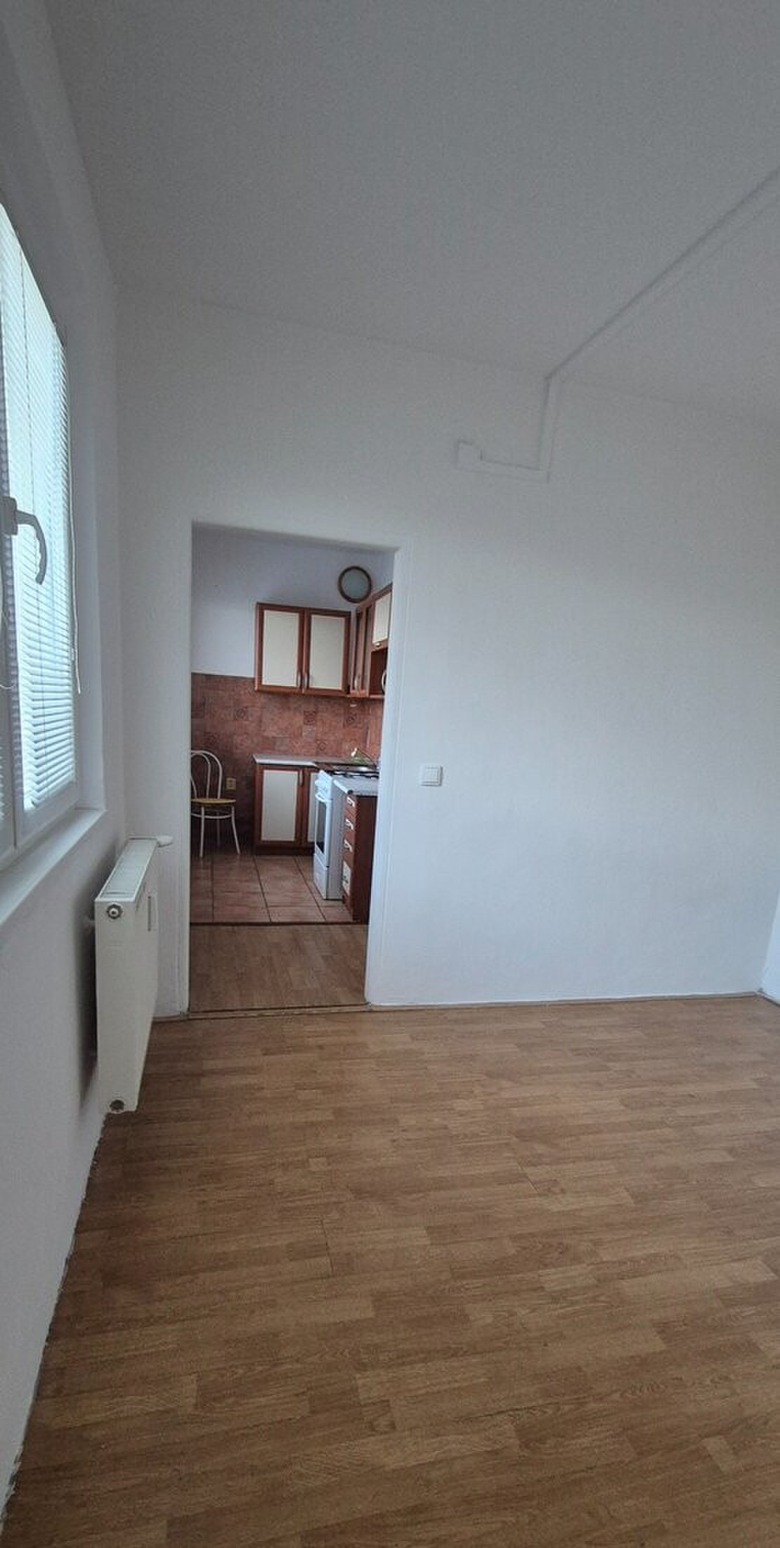 PREDAJ : Útulný 1 izbový byt s krásnym výhľadom blízko centra Komárna — foto 3