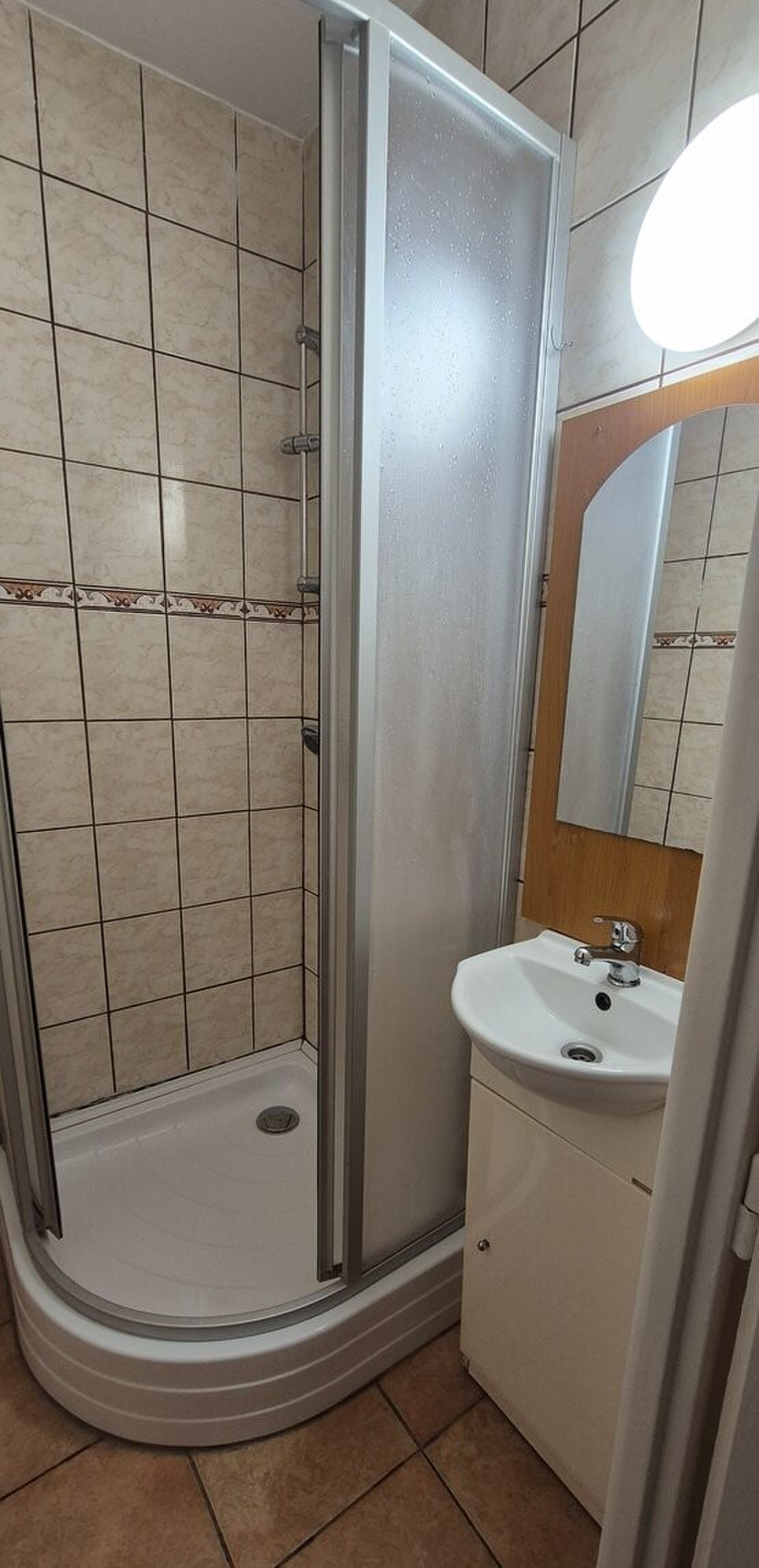 PREDAJ : Útulný 1 izbový byt s krásnym výhľadom blízko centra Komárna — foto 6