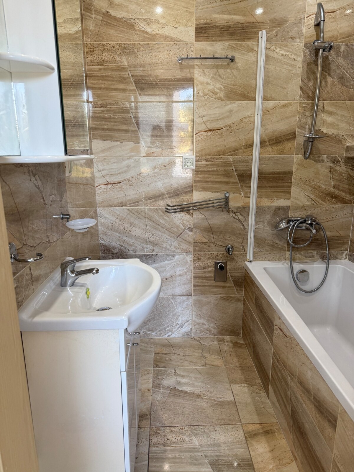 PREDAJ: rekonštruovaný 3 izb.byt s lodžiou na ul. Tulská - B. Bystrica — foto 10