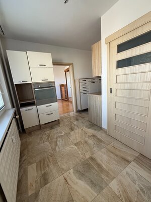 PREDAJ: rekonštruovaný 3 izb.byt s lodžiou na ul. Tulská - B. Bystrica — foto 3