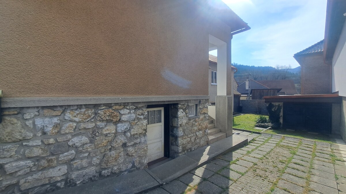 DVOJGENERAČNÝ  DOM, pozemok 290m2, MEDZIBROD okr. Banská Bystrica — foto 14