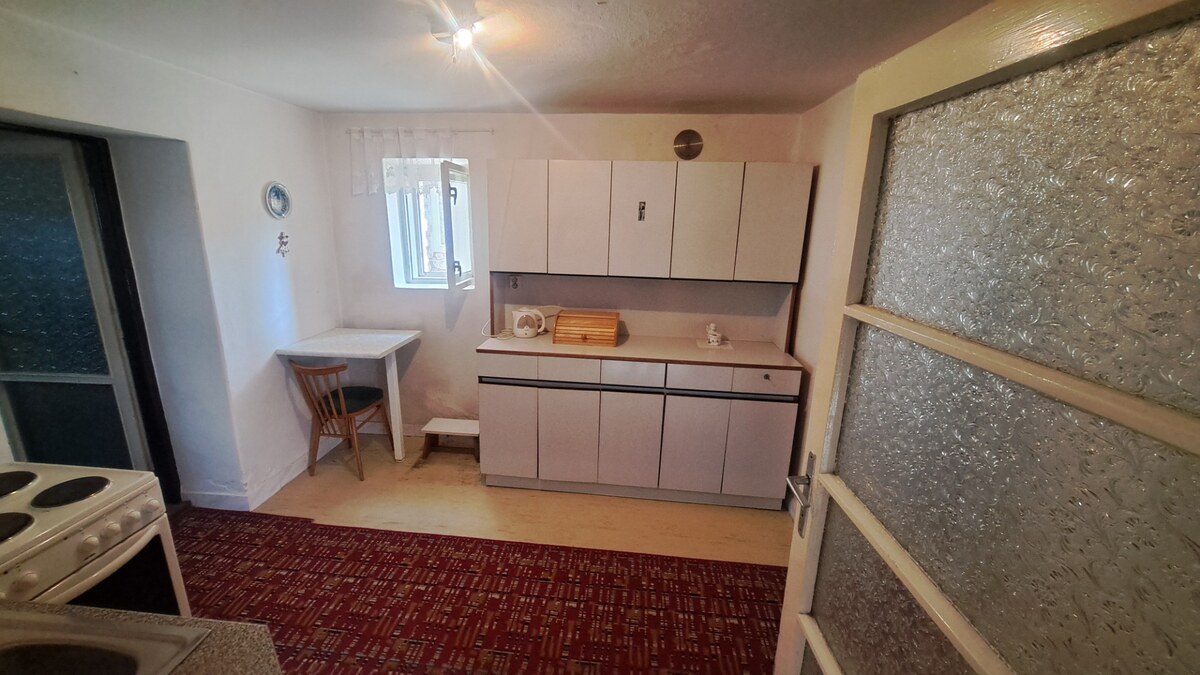 DVOJGENERAČNÝ  DOM, pozemok 290m2, MEDZIBROD okr. Banská Bystrica — foto 2