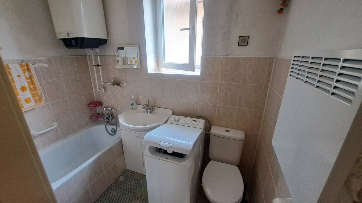 OKAMŽITE OBÝVATEĽNÝ RODINNÝ DOM, pozemok 290m2,  MEDZIBROD — foto 10