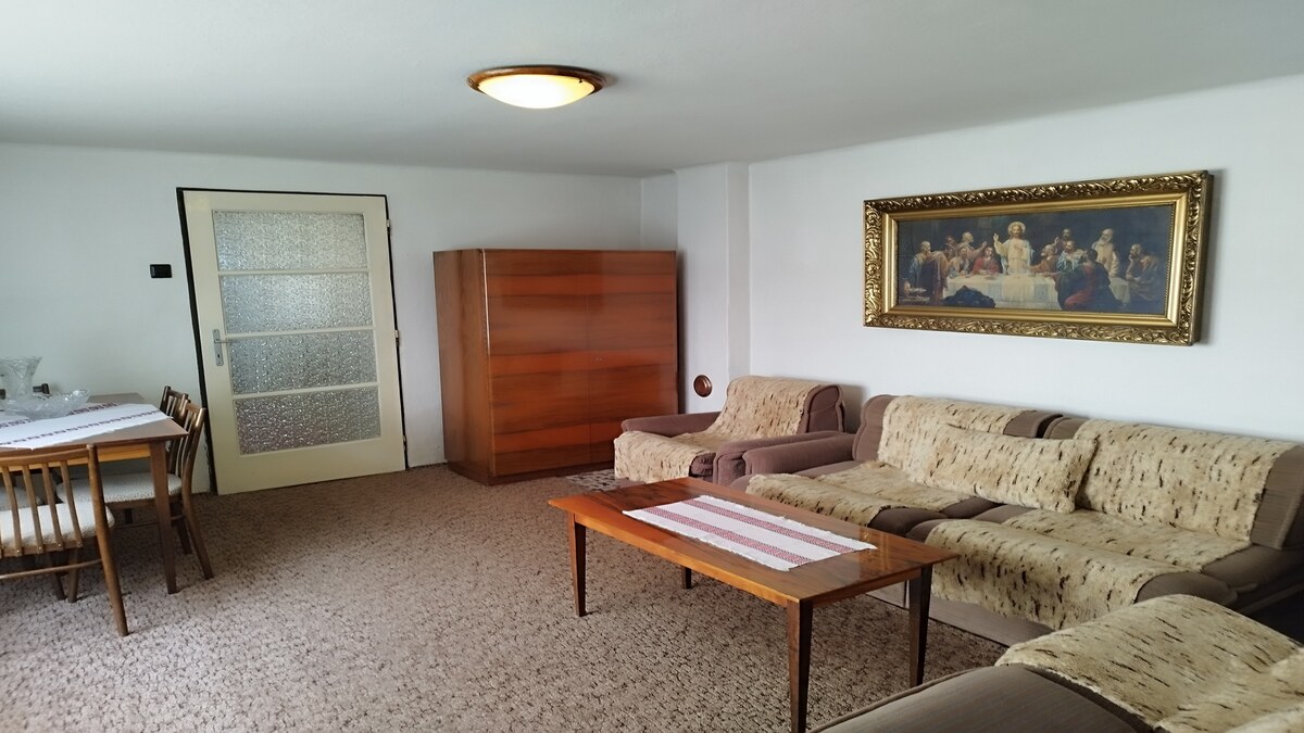 OKAMŽITE OBÝVATEĽNÝ RODINNÝ DOM, pozemok 290m2,  MEDZIBROD — foto 13