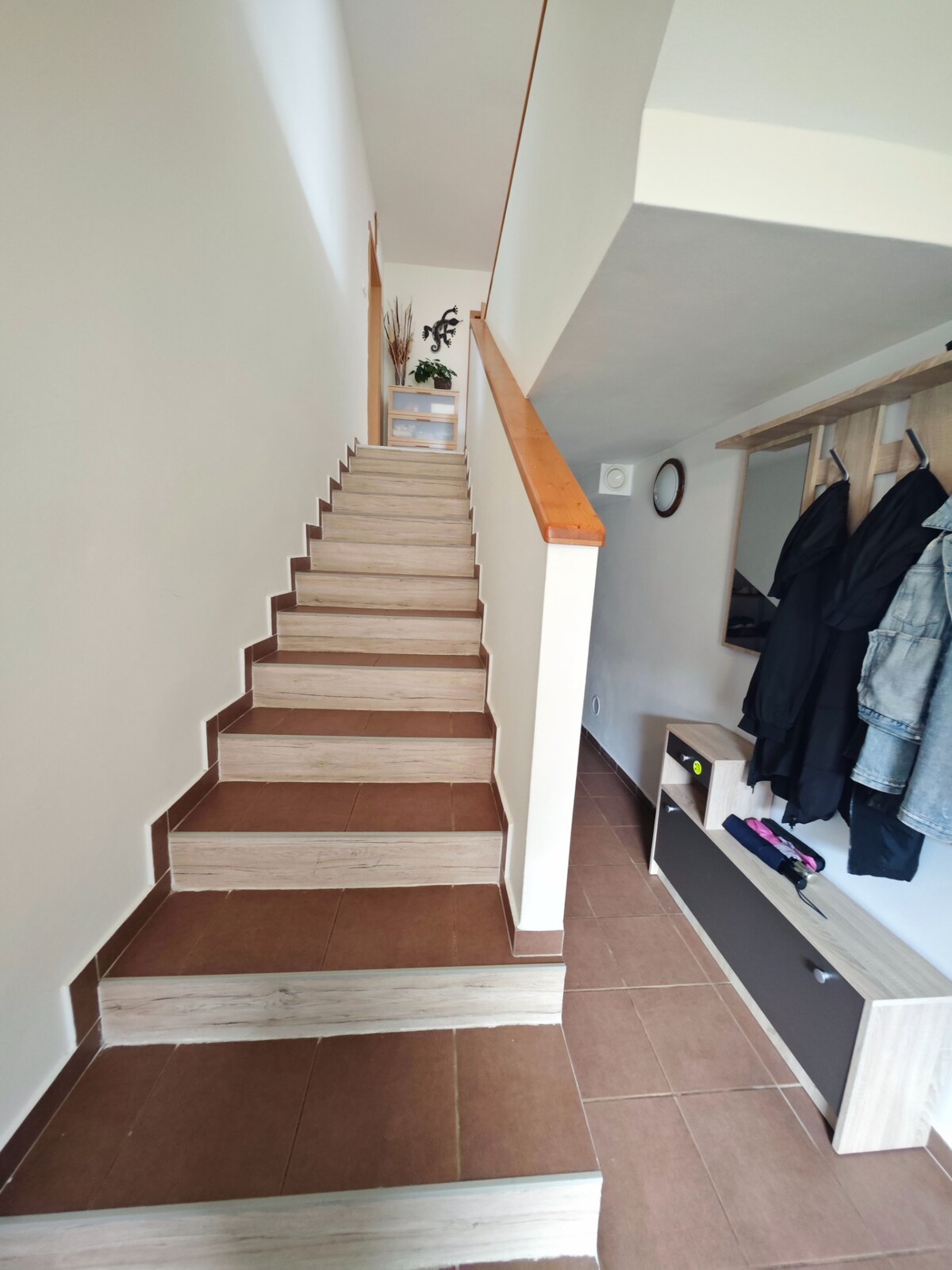 PRIESTRANNÝ RODINNÝ DOM PO REKONŠTRUKCII s pozemkom 1.113 m² — foto 11