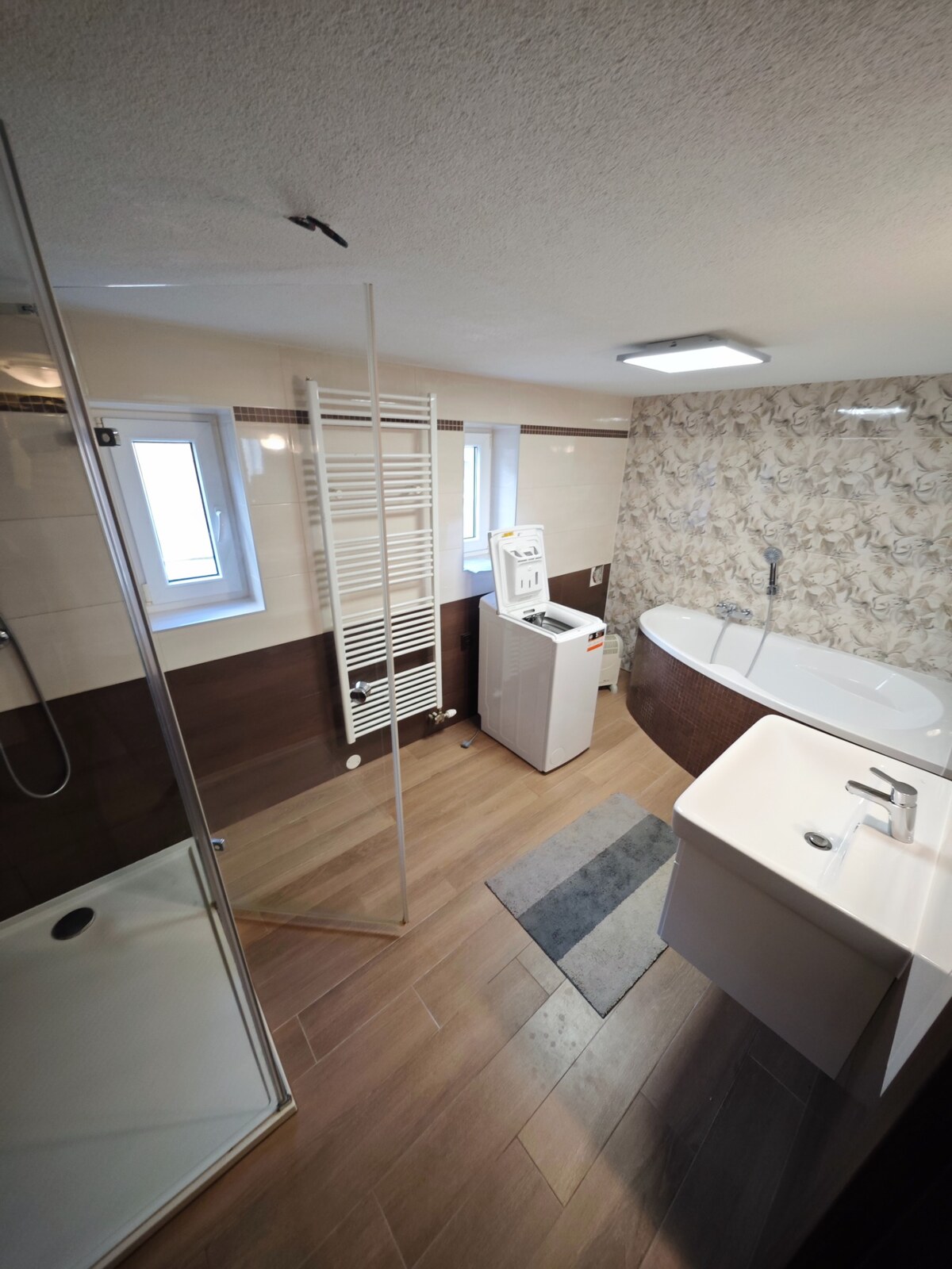 PRIESTRANNÝ RODINNÝ DOM PO REKONŠTRUKCII s pozemkom 1.113 m² — foto 13