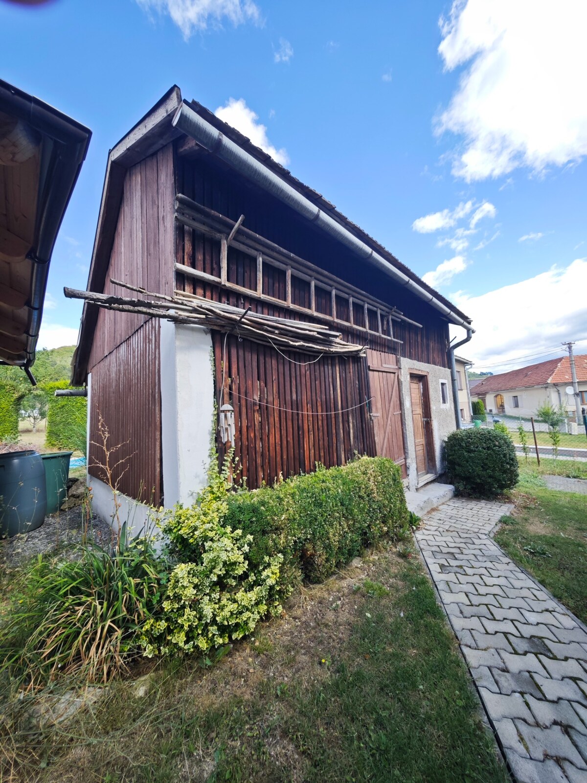 PRIESTRANNÝ RODINNÝ DOM PO REKONŠTRUKCII s pozemkom 1.113 m² — foto 14