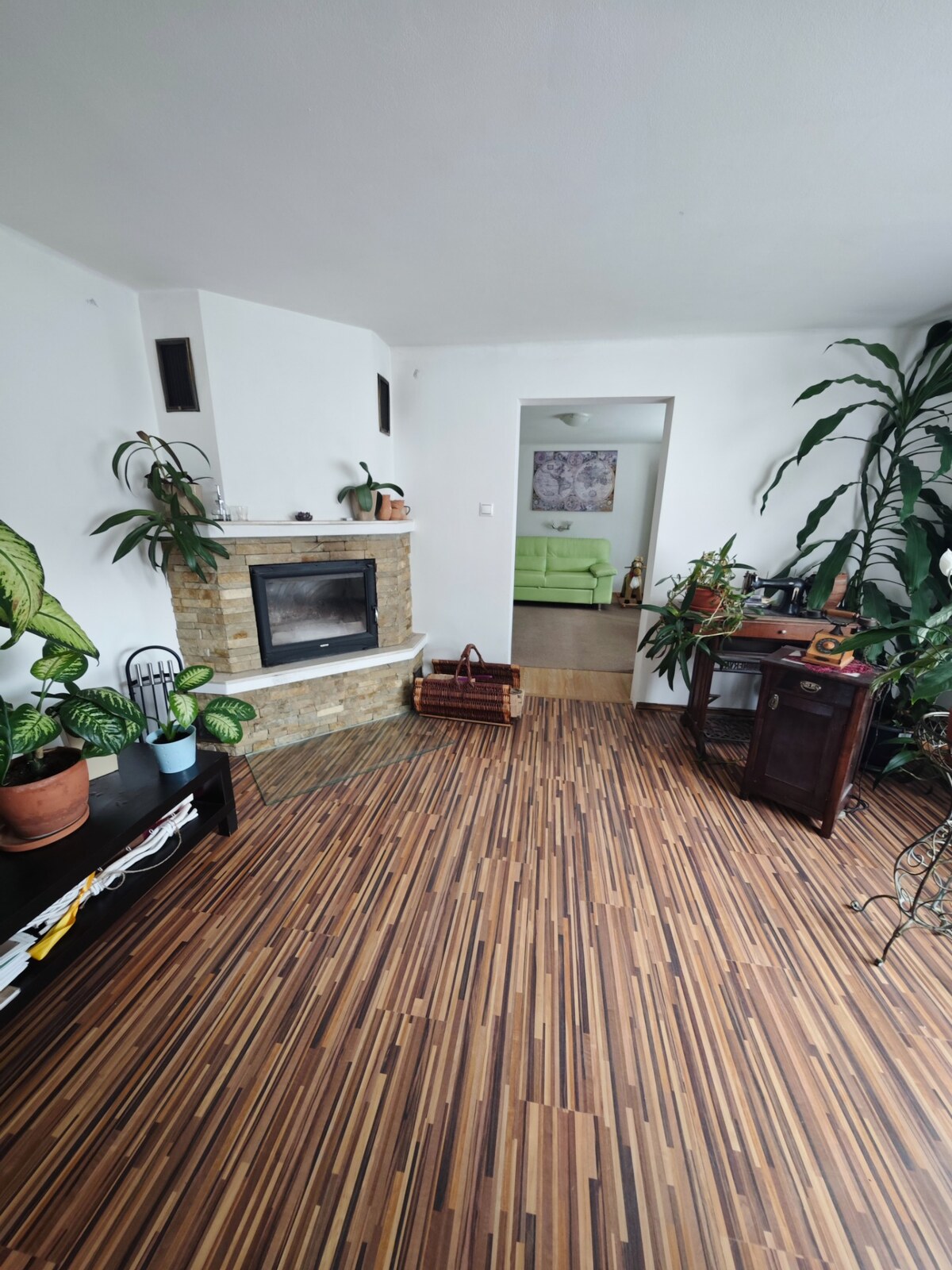 PRIESTRANNÝ RODINNÝ DOM PO REKONŠTRUKCII s pozemkom 1.113 m² — foto 3
