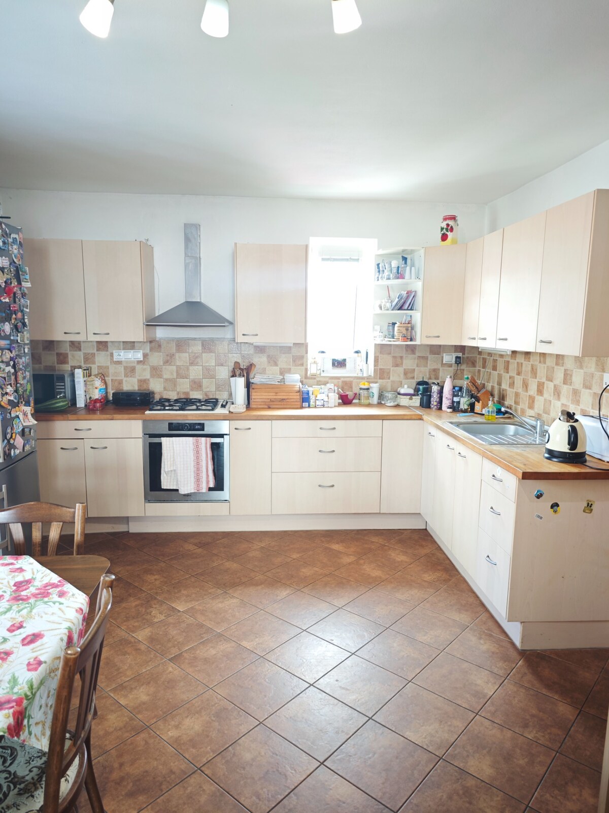 PRIESTRANNÝ RODINNÝ DOM PO REKONŠTRUKCII s pozemkom 1.113 m² — foto 4