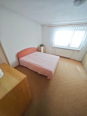 PRIESTRANNÝ RODINNÝ DOM PO REKONŠTRUKCII s pozemkom 1.113 m² — foto 7