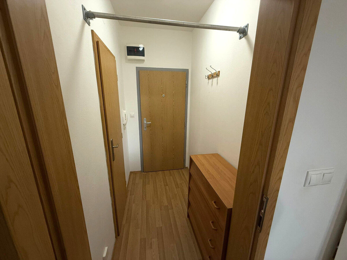 IBA U NÁS! Byt 1,5 izb. byt, 41m2,balkón, zariadený, Východná, Trenčín — foto 14