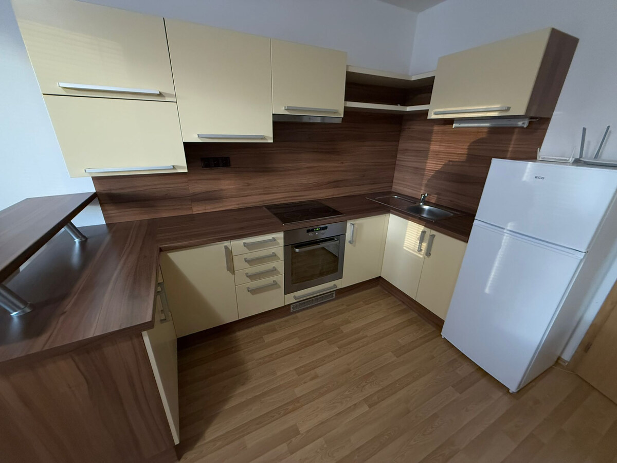 IBA U NÁS! Byt 1,5 izb. byt, 41m2,balkón, zariadený, Východná, Trenčín — foto 3