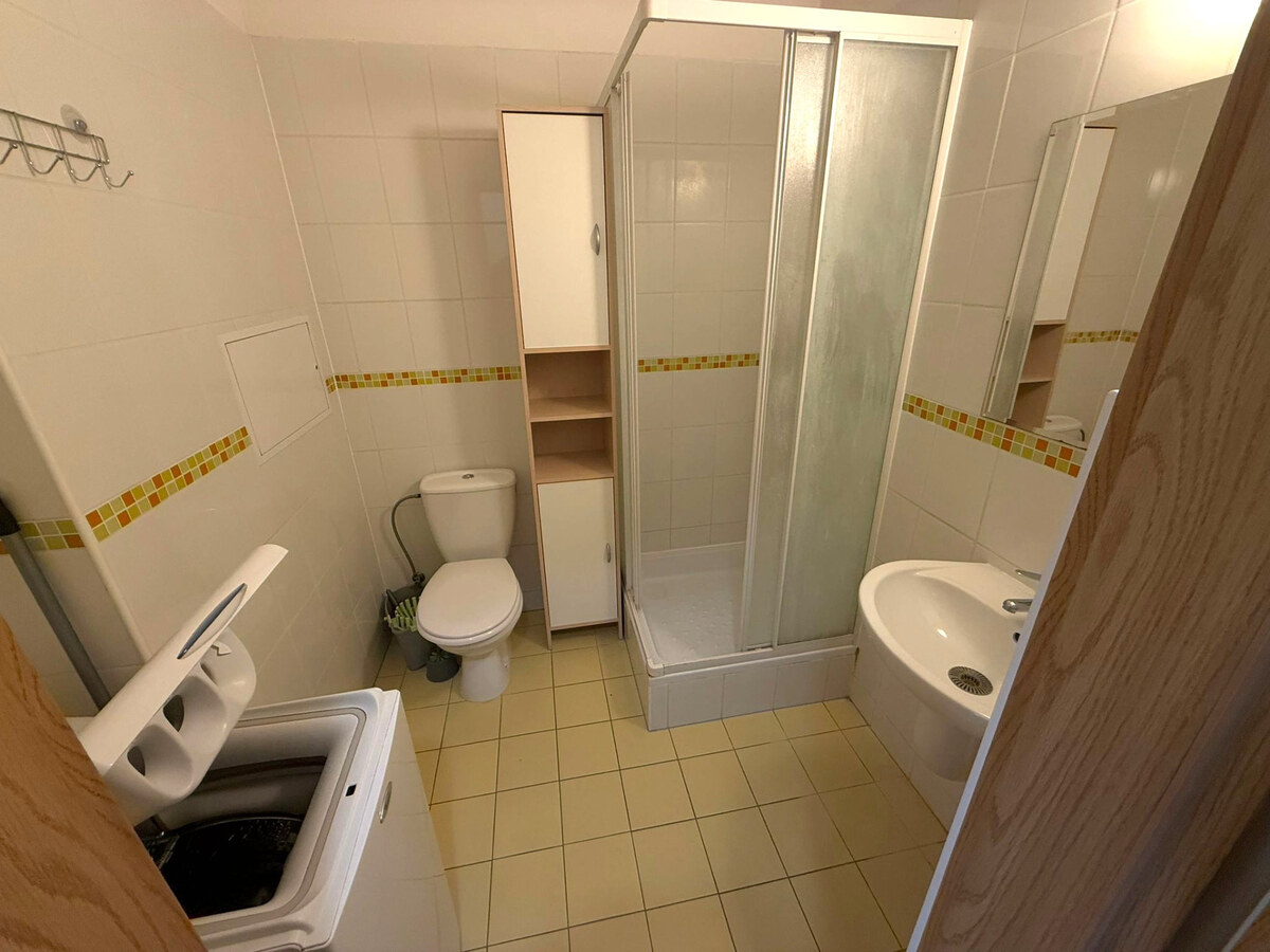 IBA U NÁS! Byt 1,5 izb. byt, 41m2,balkón, zariadený, Východná, Trenčín — foto 4