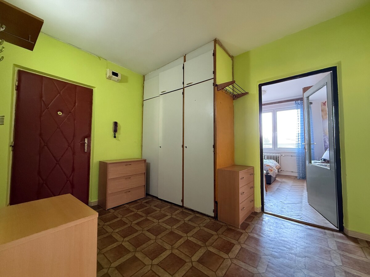 NA PREDAJ 3-IZBOVÝ BYT V PÚCHOVE – 70 m² | POKOJNÁ LOKALITA | BALKÓN — foto 12