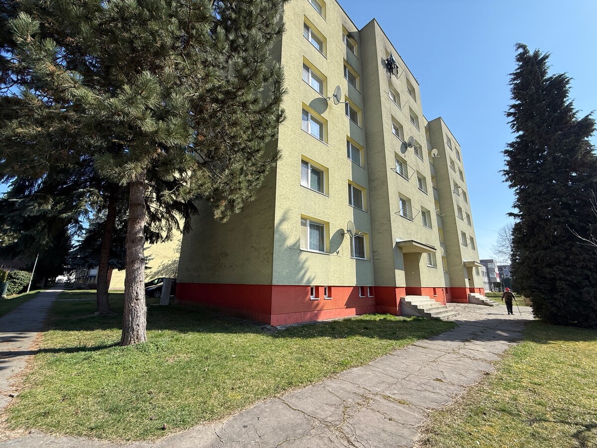 NA PREDAJ 3-IZBOVÝ BYT V PÚCHOVE – 70 m² | POKOJNÁ LOKALITA | BALKÓN — foto 16