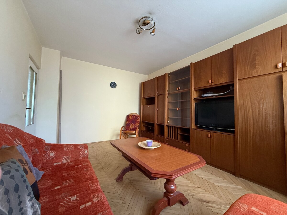 NA PREDAJ 3-IZBOVÝ BYT V PÚCHOVE – 70 m² | POKOJNÁ LOKALITA | BALKÓN — foto 2
