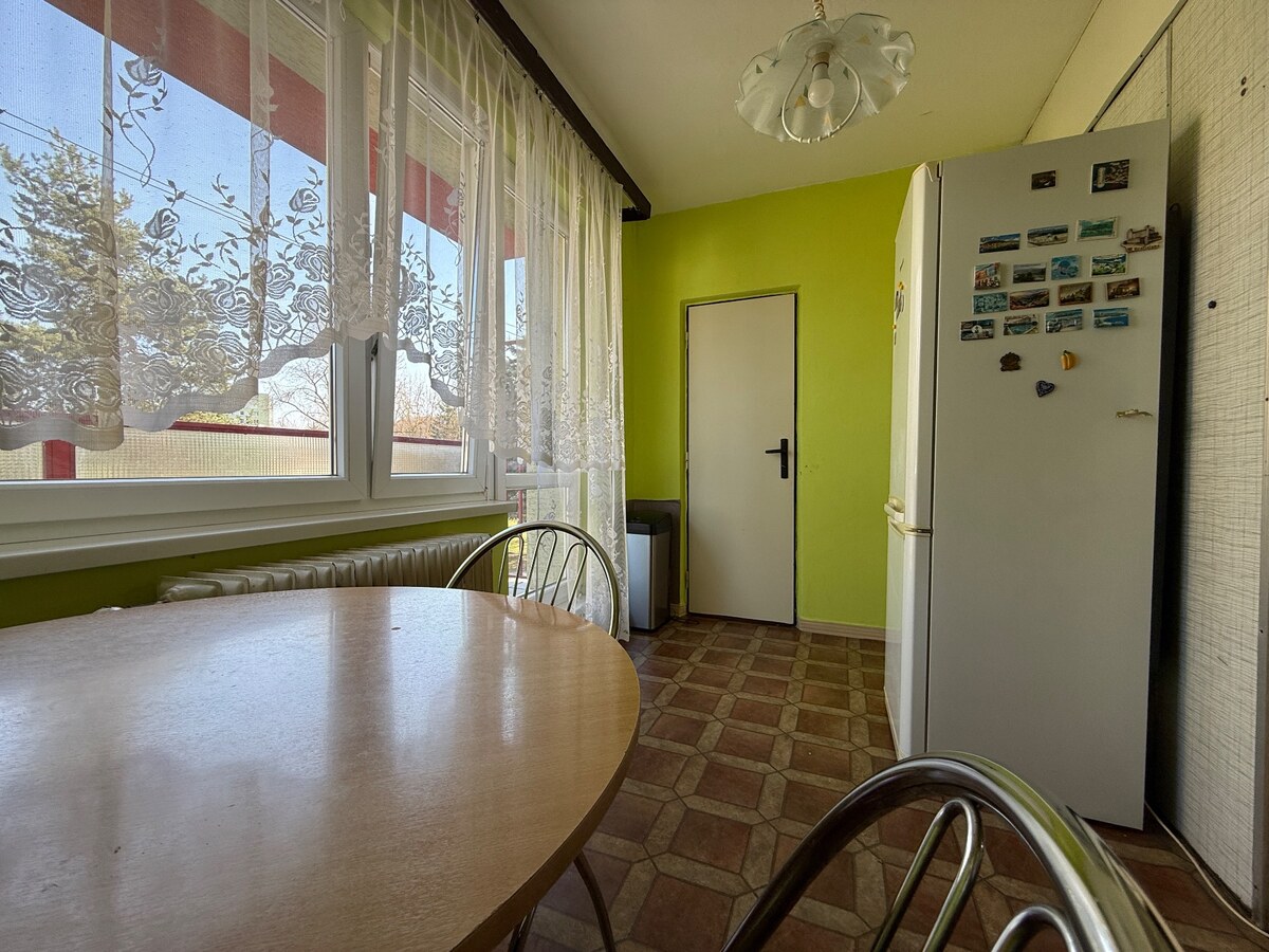 NA PREDAJ 3-IZBOVÝ BYT V PÚCHOVE – 70 m² | POKOJNÁ LOKALITA | BALKÓN — foto 6