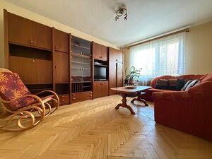 NA PREDAJ 3-IZBOVÝ BYT V PÚCHOVE – 70 m² | POKOJNÁ LOKALITA | BALKÓN — foto 3
