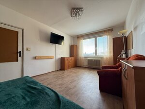 NA PREDAJ 3-IZBOVÝ BYT V PÚCHOVE – 70 m² | POKOJNÁ LOKALITA | BALKÓN — foto 7