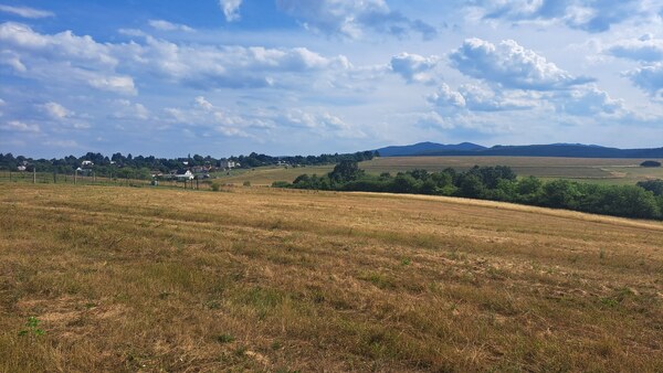 POZEMOK s krásnymi výhľadmi. Rozloha 2890 m2, Ostrá Lúka okr.Zvolen