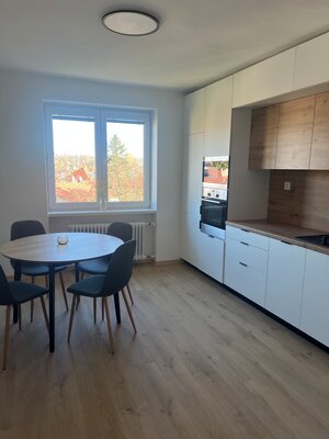 PRENÁJOM 2 + KK  byt, 55 m2 na ul. 9. mája, časť Uhlisko - B. Bystrica — foto 1