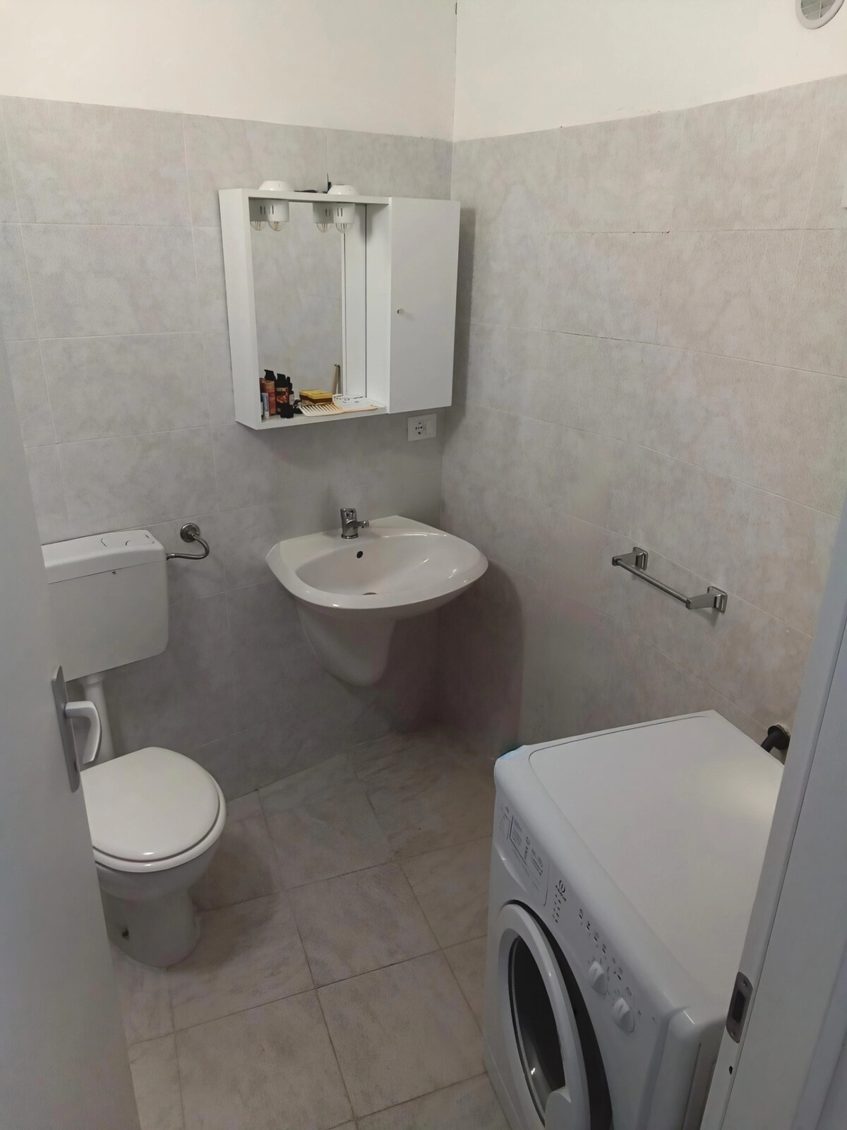 Výhodný zariadený apartmán, 2+kk, 57m2, 130m od pláže, Sardínia — foto 16