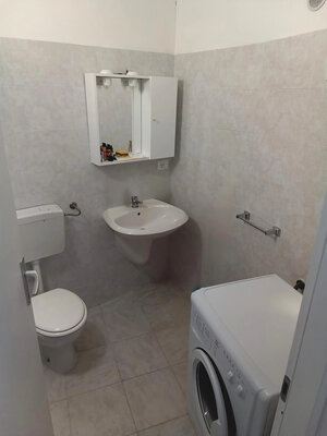 Výhodný zariadený apartmán, 2+kk, 57m2, 130m od pláže, Sardínia — foto 16