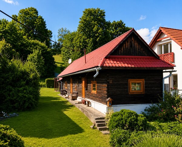 Drevenica v autentickom štýle na priestrannom pozemku – Beňadiková