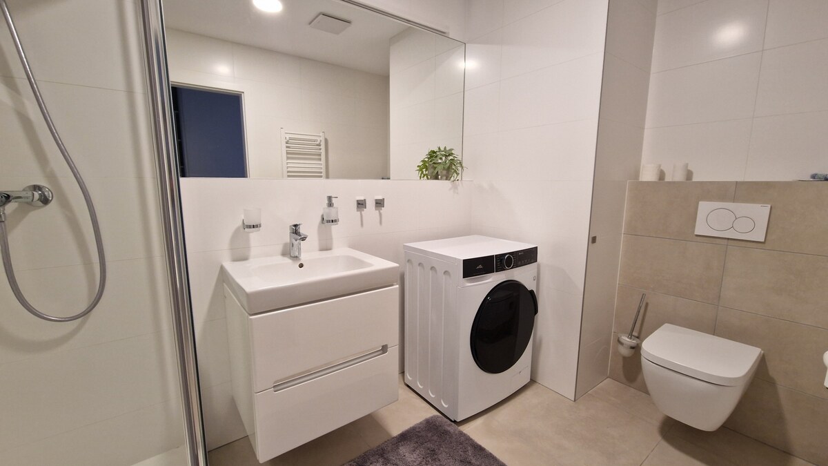 Exkluzívne 2 izbový byt POPRAD Karpatská, s garaž. st., balkón, 58 m2 — foto 16