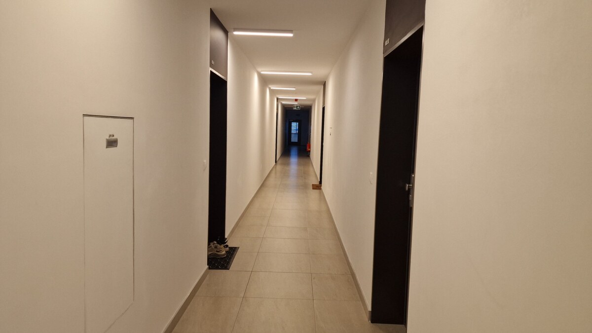 Exkluzívne 2 izbový byt POPRAD Karpatská, s garaž. st., balkón, 58 m2 — foto 17