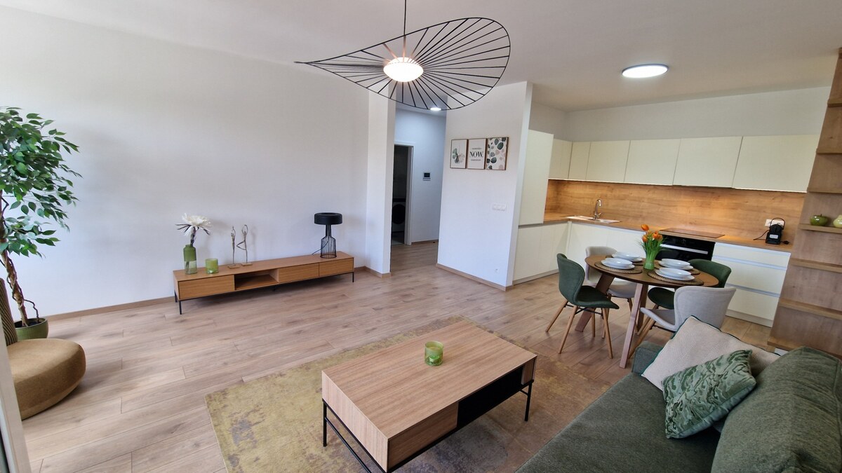 Exkluzívne 2 izbový byt POPRAD Karpatská, s garaž. st., balkón, 58 m2 — foto 2