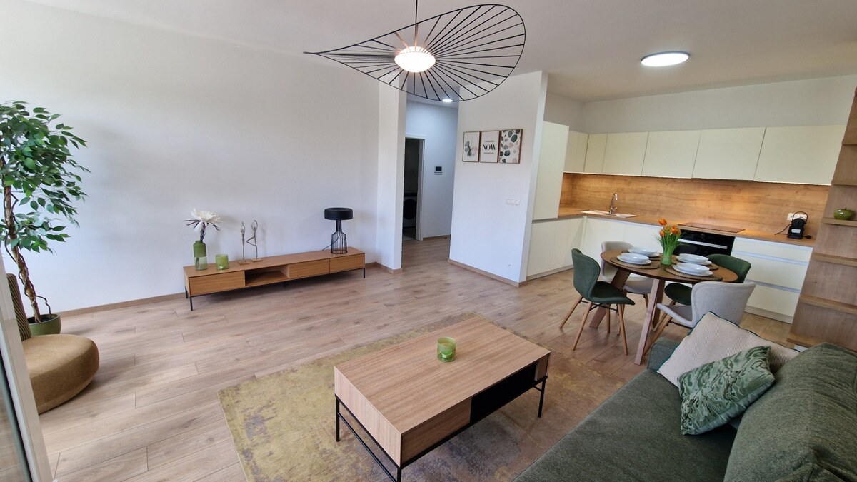 Exkluzívne 2 izbový byt POPRAD Karpatská, s garaž. st., balkón, 58 m2 — foto 3