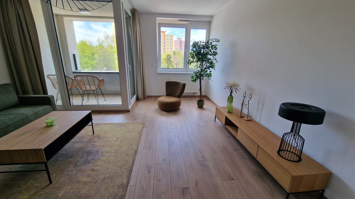 Exkluzívne 2 izbový byt POPRAD Karpatská, s garaž. st., balkón, 58 m2 — foto 8