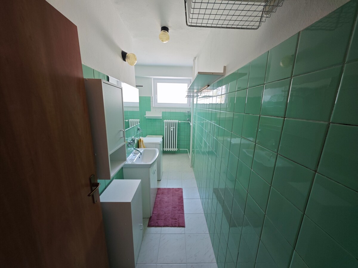 Rezervované: Priestranný 2 izbový byt 74m2 v dobrom stave Harmanec — foto 12