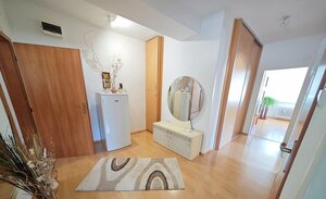 Rezervované: Priestranný 2 izbový byt 74m2 v dobrom stave Harmanec — foto 1