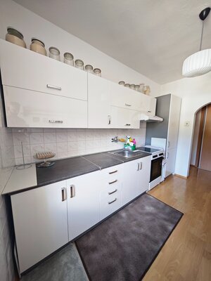 Rezervované: Priestranný 2 izbový byt 74m2 v dobrom stave Harmanec — foto 2