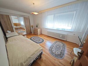 Rezervované: Priestranný 2 izbový byt 74m2 v dobrom stave Harmanec — foto 9