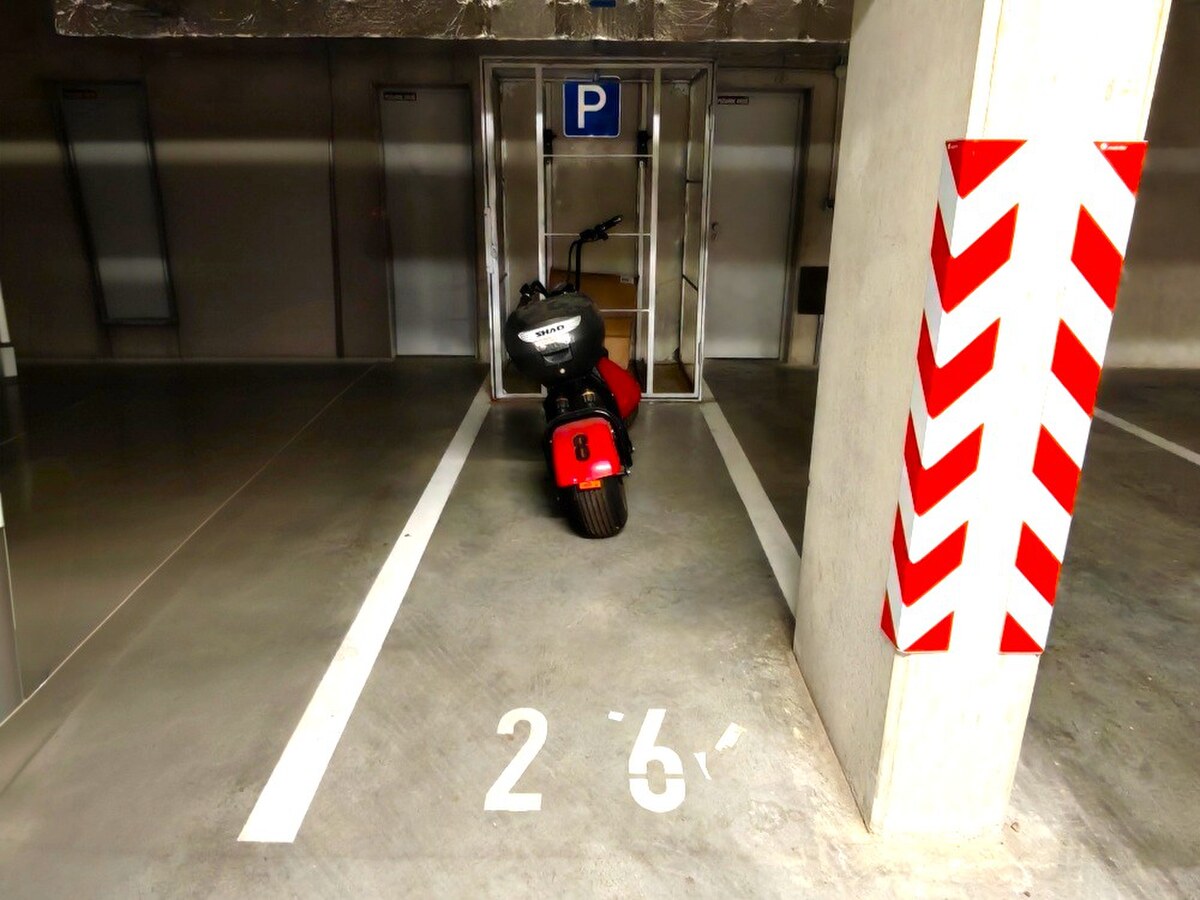 Parkovacie státie na motorku v garážach, Vrbenského, Bratislava-Rača — foto 2