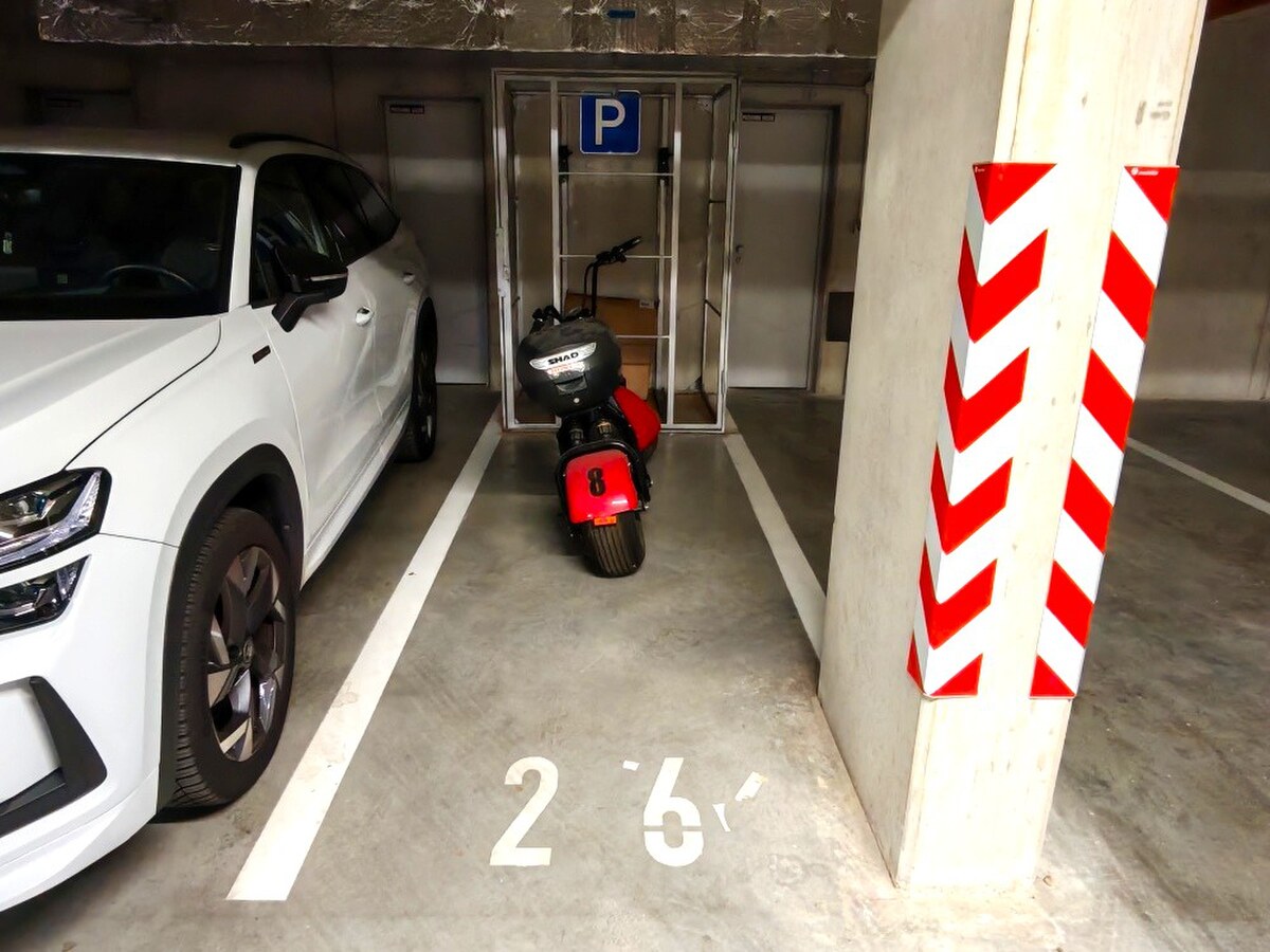 Parkovacie státie na motorku v garážach, Vrbenského, Bratislava-Rača — foto 3