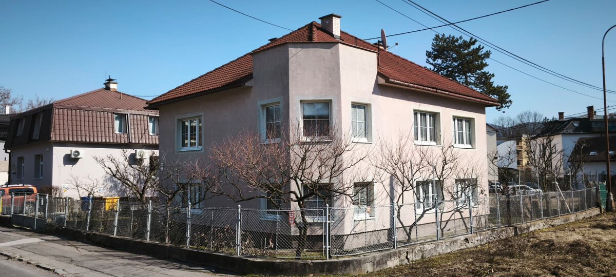 VEĽKÝ RODINNÝ DOM pre VEĽKÚ RODINU - CENTRUM BB - MESTSKÝ PARK — foto 2