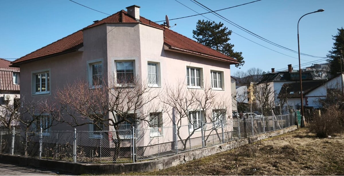 RODINNÝ DOM - 2 bytové jednotky + garzónka + garáž - MESTSKÝ PARK — foto 3